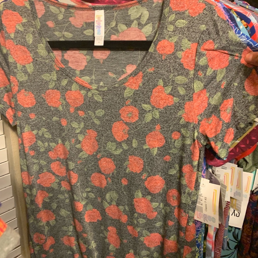 Xs lularoe tee